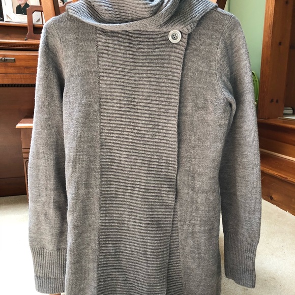 Sweater W/ Built-In Scarf (Size M) - Picture 4 of 5